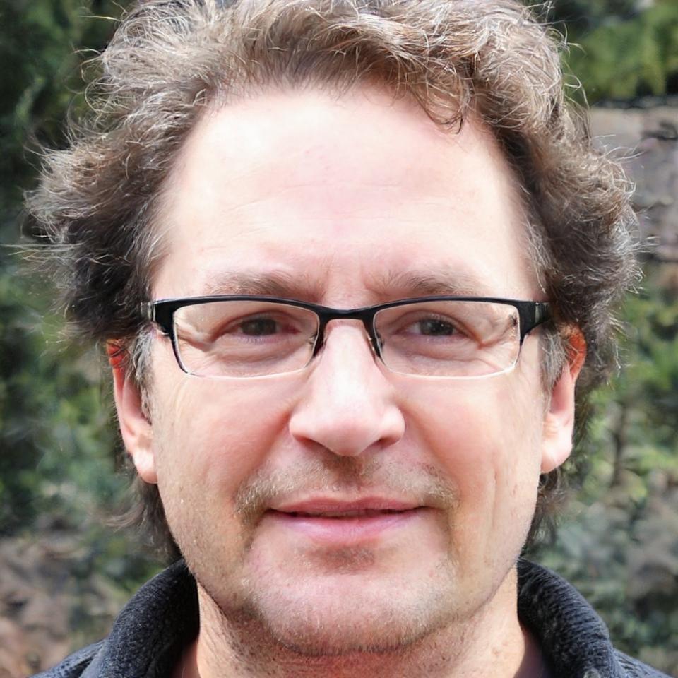 Portrait de Théophane Mercier, expert en optimisation fiscale